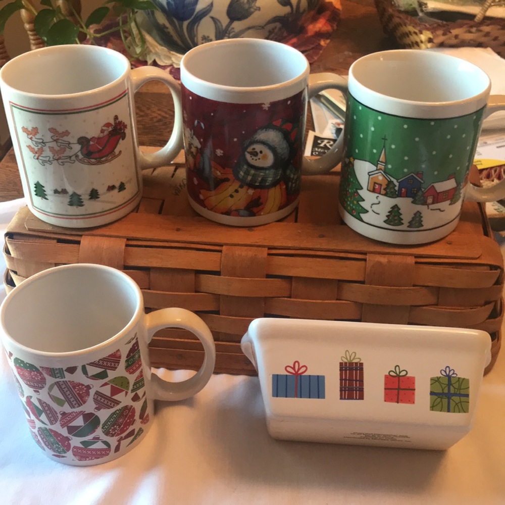 Christmas mugs 4 and one ceramic mini pan